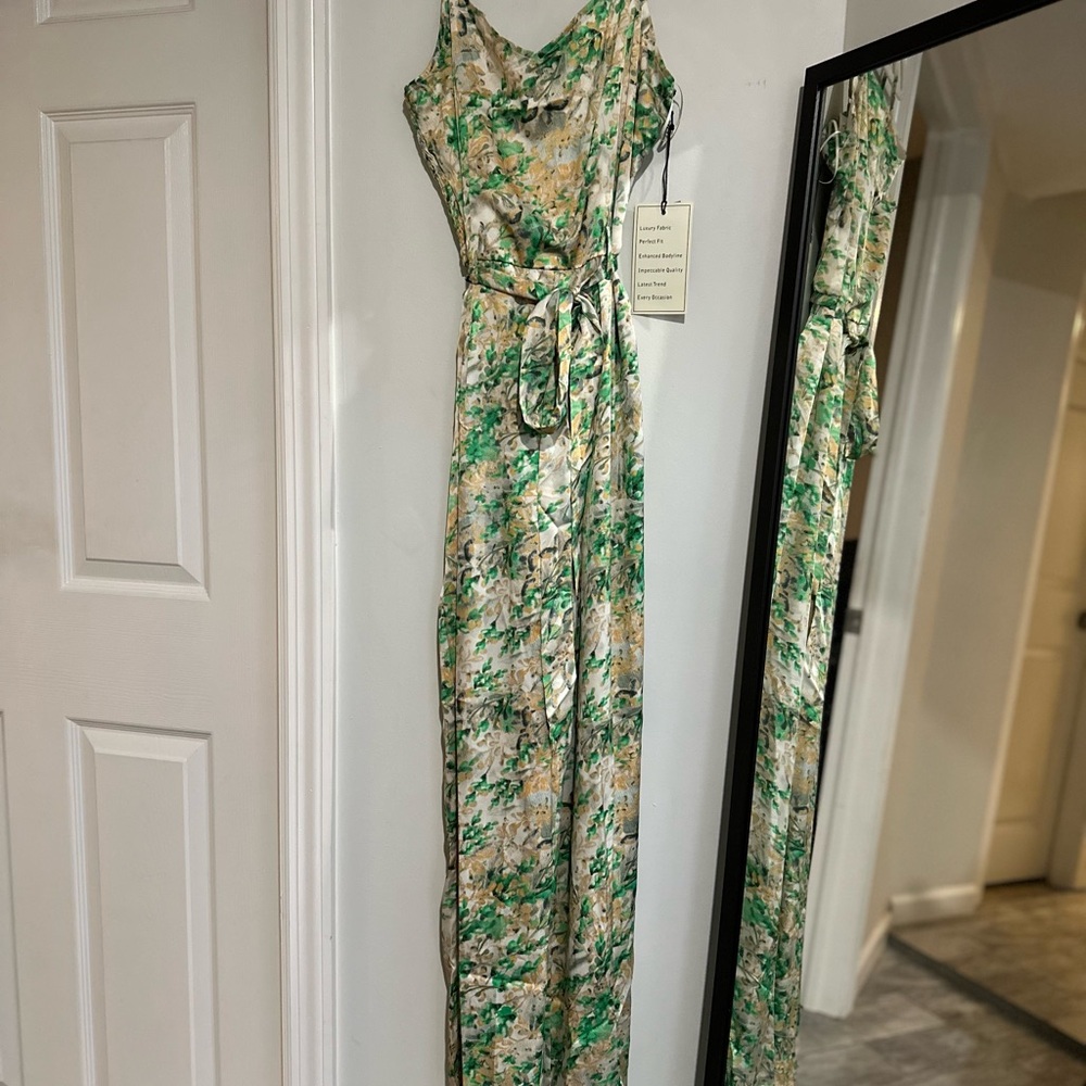 NWT” Gorgeous “ Floral Jumpsuit - Picture 4 of 13